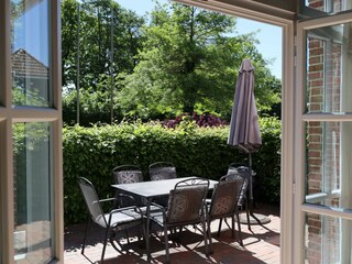 Blick auf die Terrasse vom Wohnzimmer