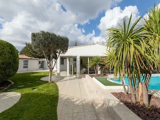 Villa Narbonne Outdoor Recording 5