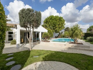 Villa Narbonne Outdoor Recording 6