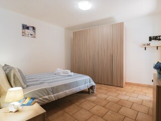 Schlafzimmer mit Doppelbett