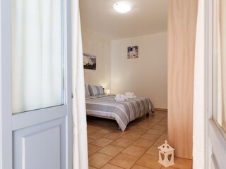 Schlafzimmer mit Doppelbett