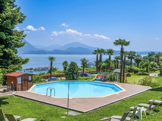 Ca. 1.000 m² großer Gemeinschaftsgarten mit Pool