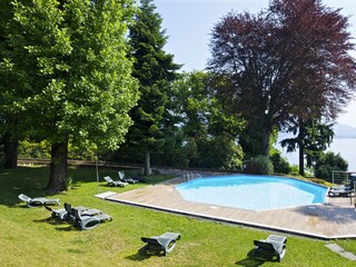 Ca. 1.000 m² großer Gemeinschaftsgarten mit schönem Pool