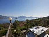 Balkon mit atemberaubender Sicht auf den See, die Borromäischen Inseln und die umliegenden Berge