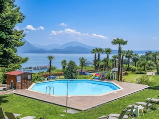 Ca. 1.000 m² großer Gemeinschaftsgarten mit Pool