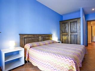 Schlafzimmer mit Doppelbett