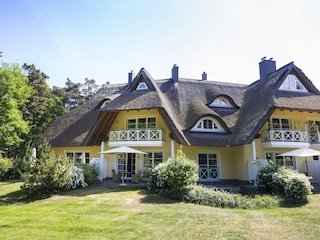 reetgedecktes Ferienhaus "Haus Sonne" direkt am Strand