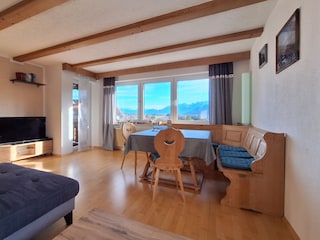 Wohnzimmer mit Bergblick