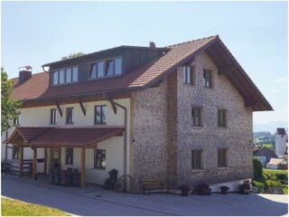 überdachter Eingangsbereich
