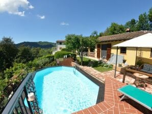 Holiday house Scenic Holiday Home in Pescaglia with Swimming Pool - Torcigliano - image1