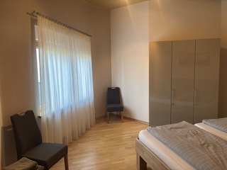 Schlafzimmer 1