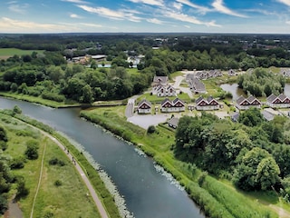 Die Vechte fließt direkt am Seepark entlang