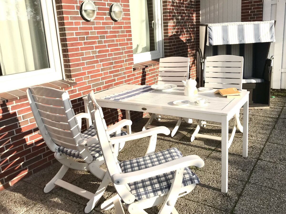 Terrasse mit Strandkorb