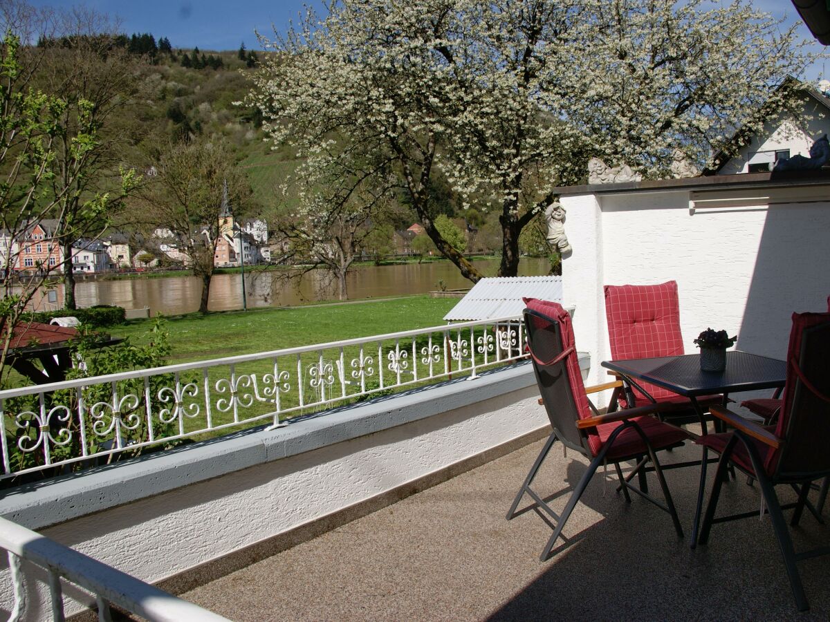 Terrasse mit Moselblick