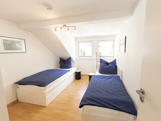 Schlafzimmer 2