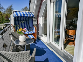 Balkon mit Strandkorb