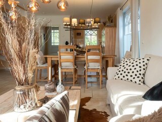 Wohnzimmer und Essbereich