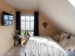2. Schlafzimmer im OG mit Doppelbett