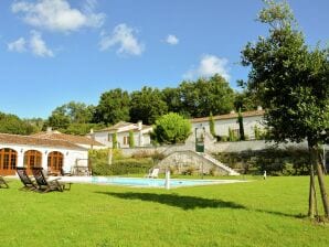 Ferienpark Luxusvilla in Saint-Preuil mit Swimmingpool - Saint-Preuil - image1