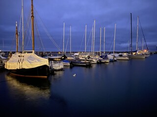 abendlicher Blick vom Restaurant Vielmeer auf den Hafen