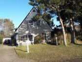 Detached house with an unobstructed view of the pond