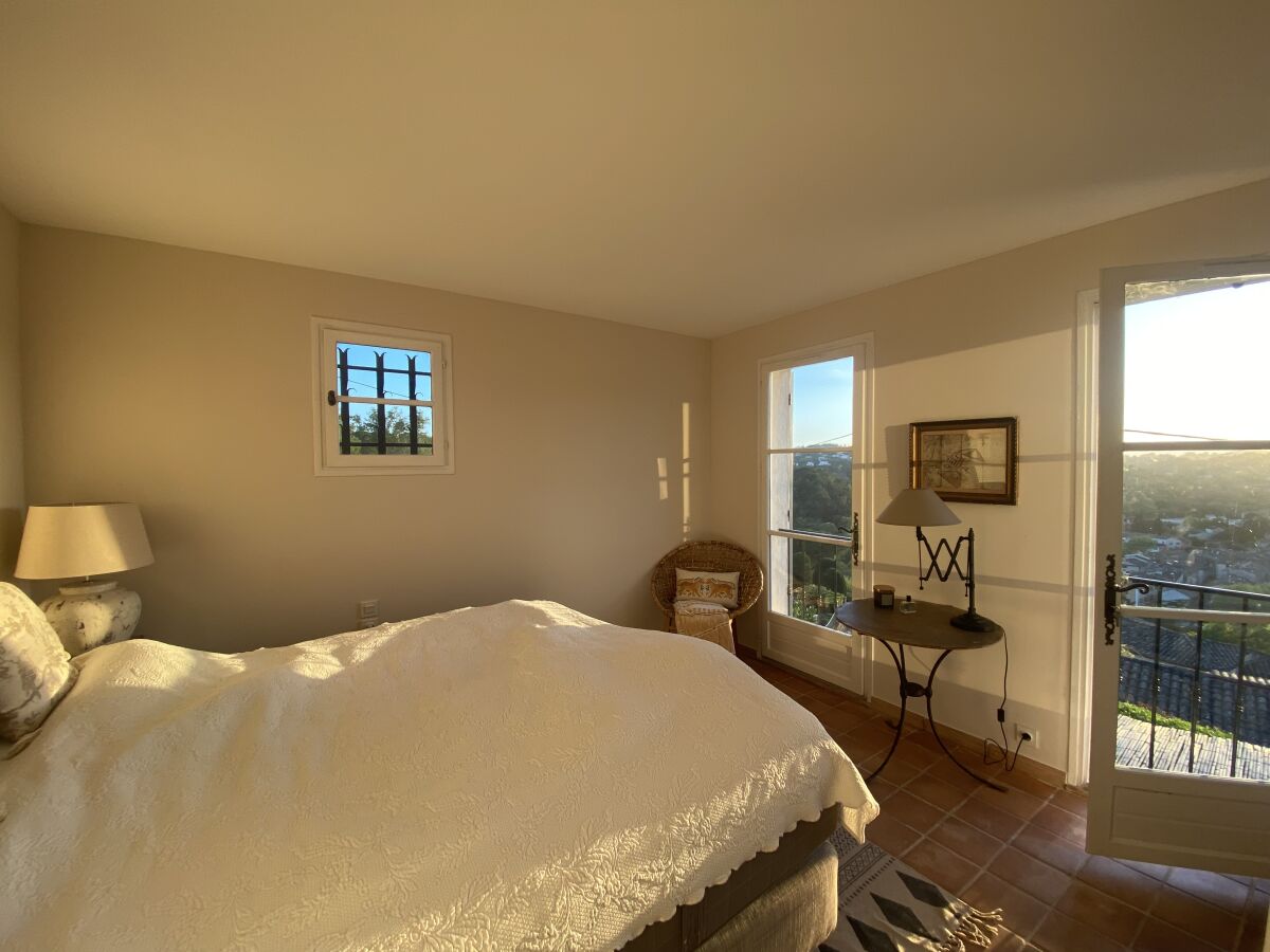 Masterbedroom mit einmaligen Blick auf Valbonne