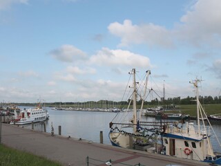 Krabbenkutter im Hafen von Greetsiel