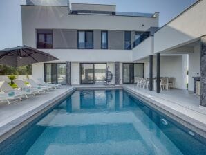 Please provide the INPUT text that you would like to have translated into French.