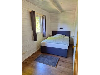 Kleineres Schlafzimmer