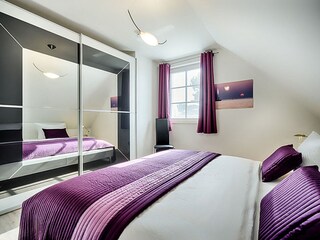 Schlafzimmer 1
