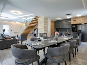 Luxe Villa 033 met verwarmd zwembad