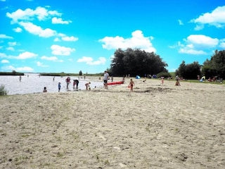 Holiday house Oostmahorn Environment 33