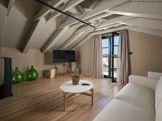 Wohn- Schlafzimmer im 2. Stock