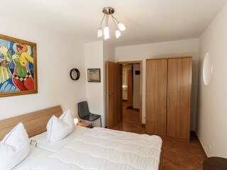 Schlafzimmer mit Doppelbett
