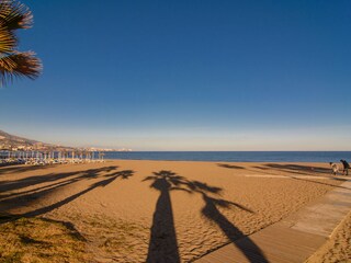 Sandstrand mit schönem Bergblick