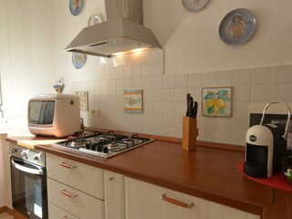 Kitchen with microwave, electric oven, dishwasher & cof