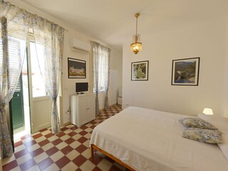 Bedroom with double bed and AC (1st floor)