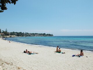 Sandy beach Fontane Bianche (20 minutes drive away)