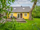 Das gelbe Schwedenhaus "Judith" im Frühling