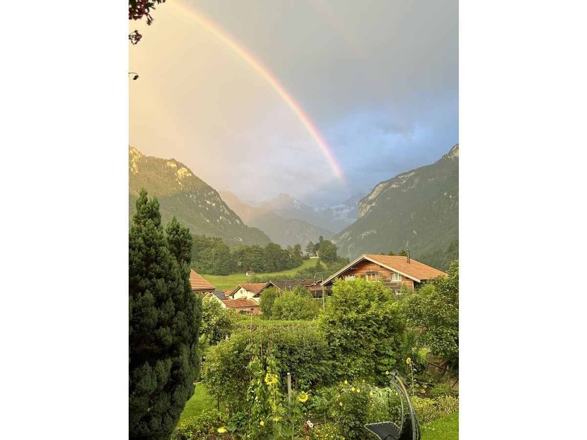 Regenbogen über Mönch und Jungfrau