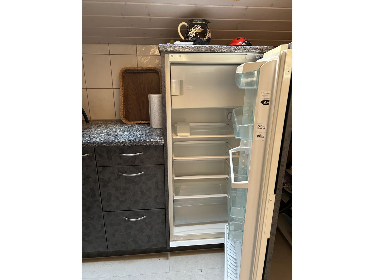 Grosser Kühlschrank mit Gefrierfach