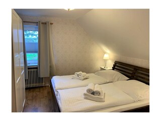 Schlafzimmer I mit großem Doppelbett