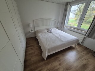 Schlafzimmer I mit großem Doppelbett