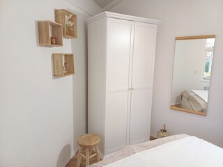 Schlafzimmer Doppelbett Kleiderschrank