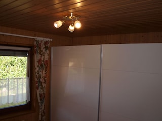 großer Schiebetürenschrank
