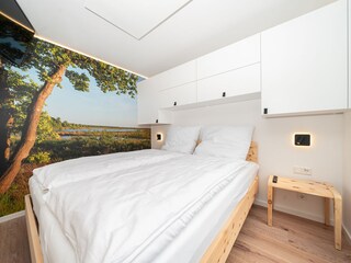 Schlafzimmer mit Doppelbett