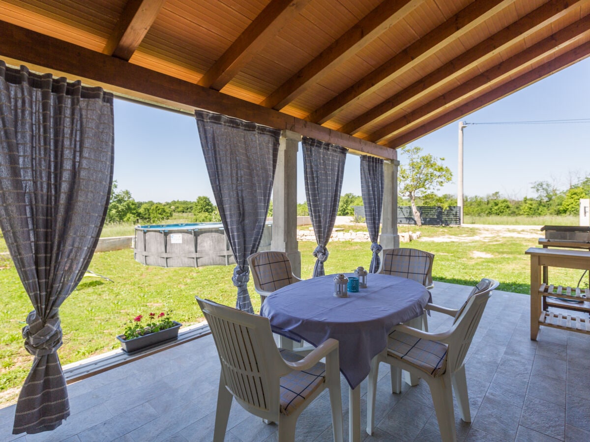 Terrasse mit Blick ins Grüne