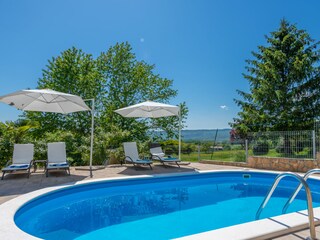 Schwimmen im wunderschönen Pool