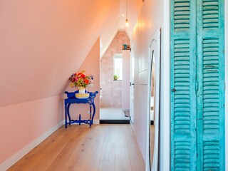 Schlafzimmer 1 mit Badezimmer