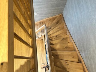 Treppe für die zwei Obergeschosse